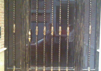 puerta-de-forja-entrada-edificio