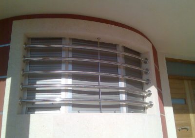 reja-acero-inoxidable-brillo-con-tubo-redondo